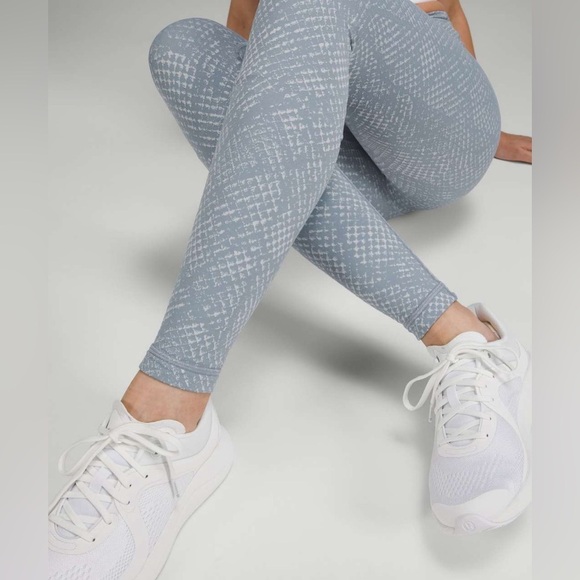 Lululemon  Wunder Under High-Rise Tight 28" size 6 - Picture 4 of 12